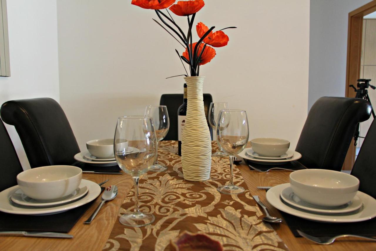 Spacious With Huge Terrace And Swimming Pool Apartment *
