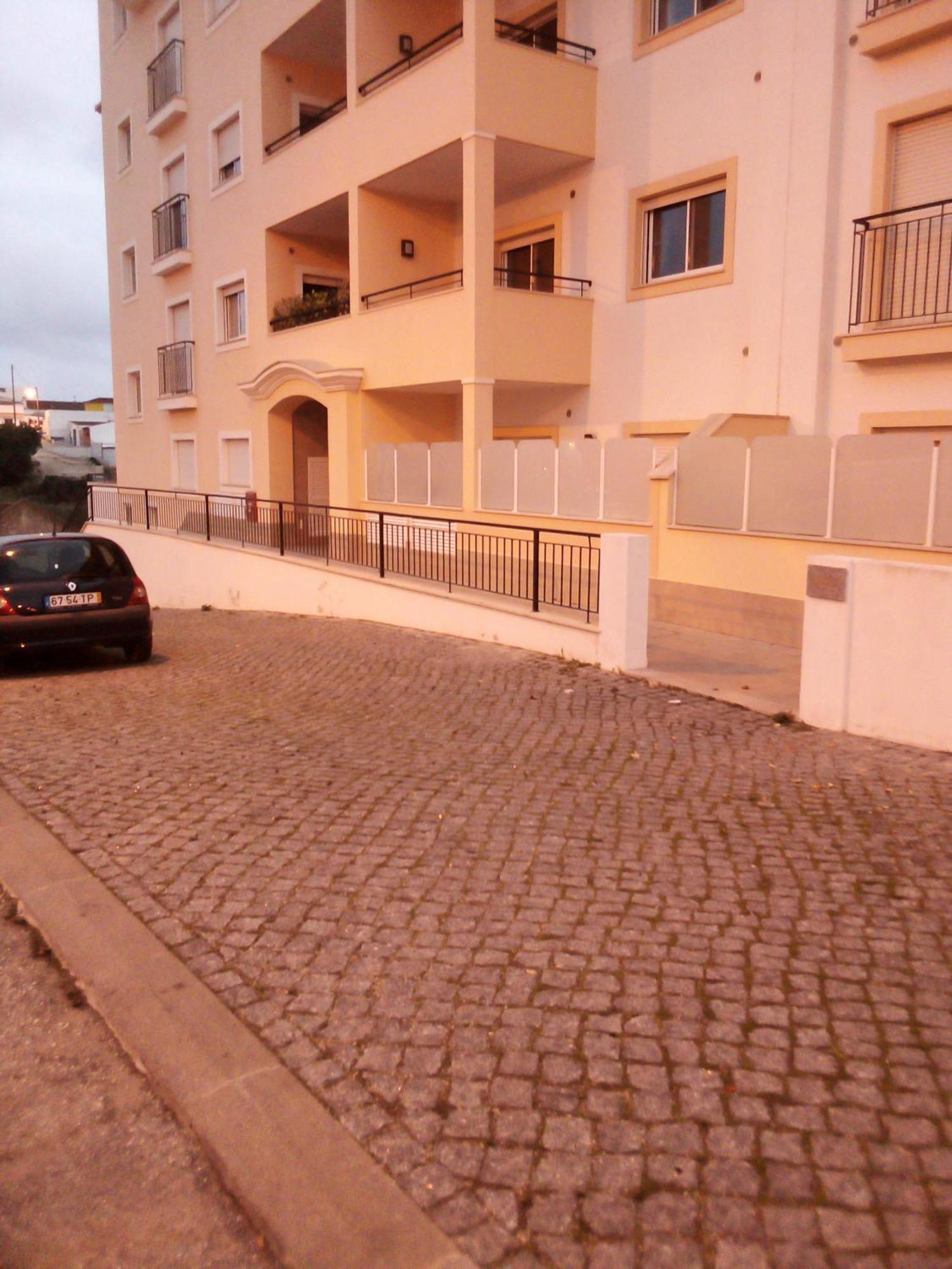 Spacious With Huge Terrace And Swimming Pool Lagos