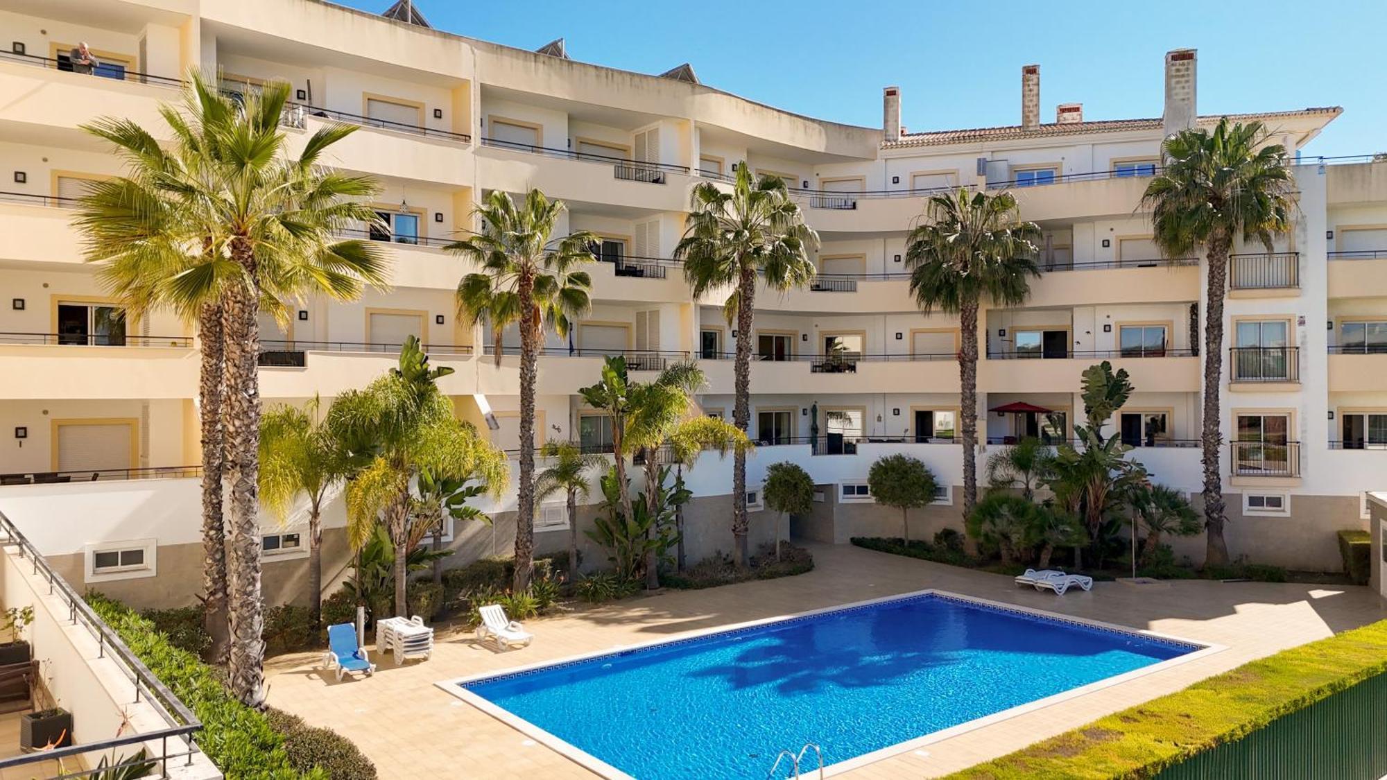 Spacious With Huge Terrace And Swimming Pool Apartment *