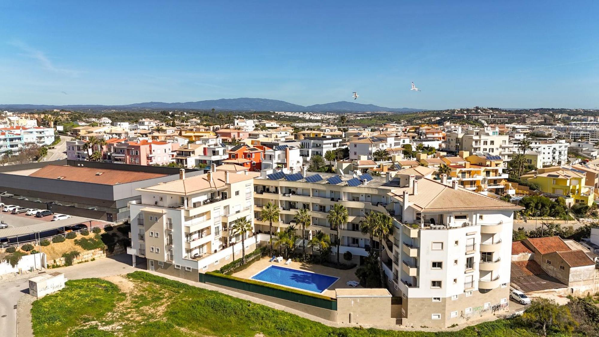 Apartment Spacious With Huge Terrace And Swimming Pool *
