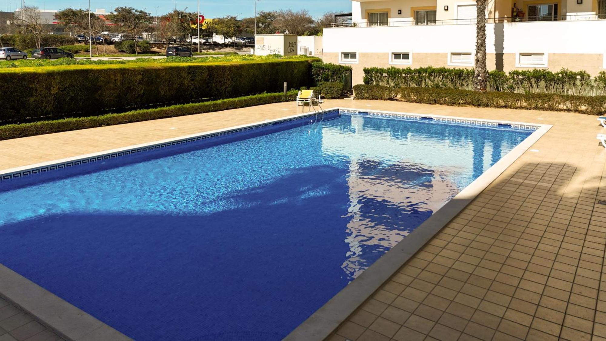 Spacious With Huge Terrace And Swimming Pool Lagos