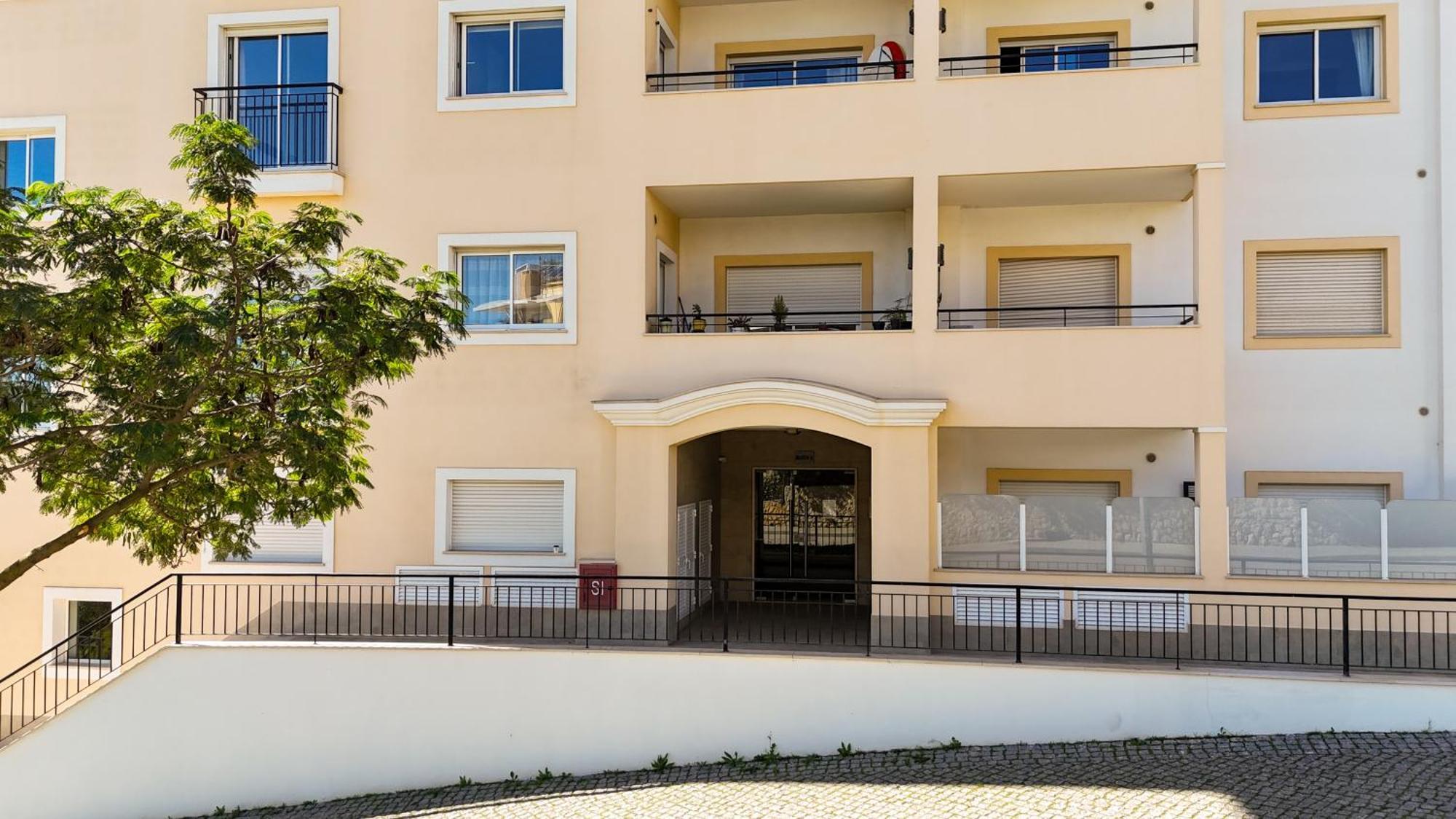 Apartment Spacious With Huge Terrace And Swimming Pool *