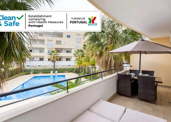 Spacious Apartment With Huge Terrace And Swimming Pool