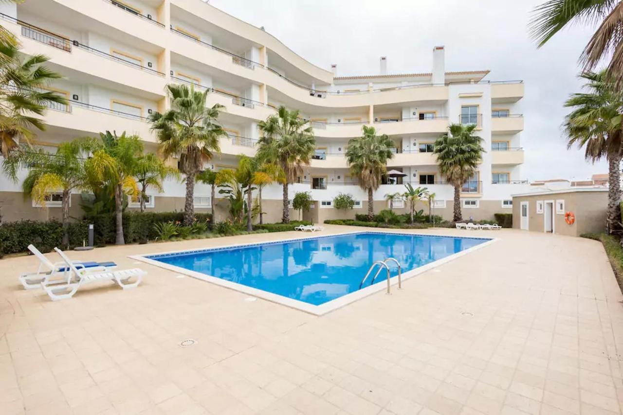 Apartamento Spacious With Huge Terrace And Swimming Pool