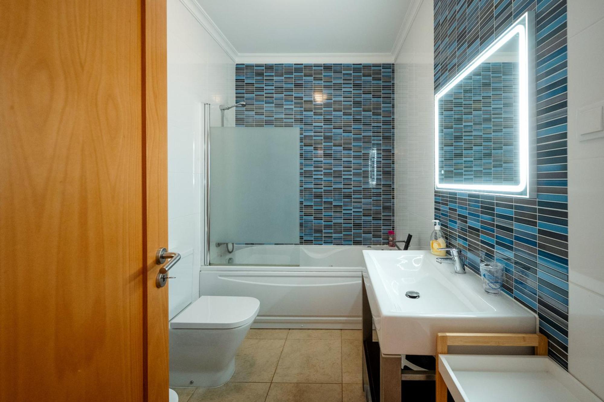 Spacious With Huge Terrace And Swimming Pool * Lagos