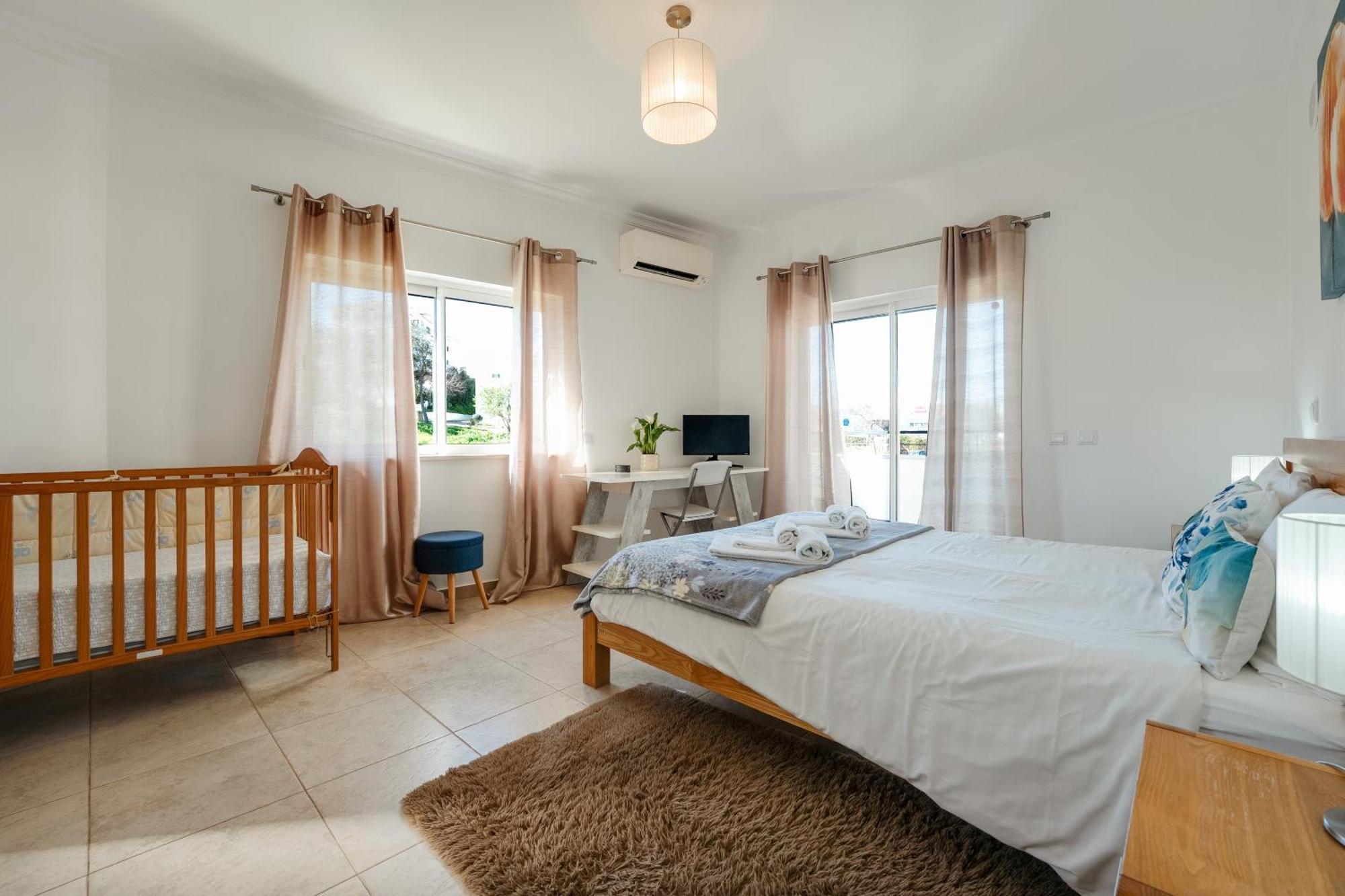Spacious With Huge Terrace And Swimming Pool