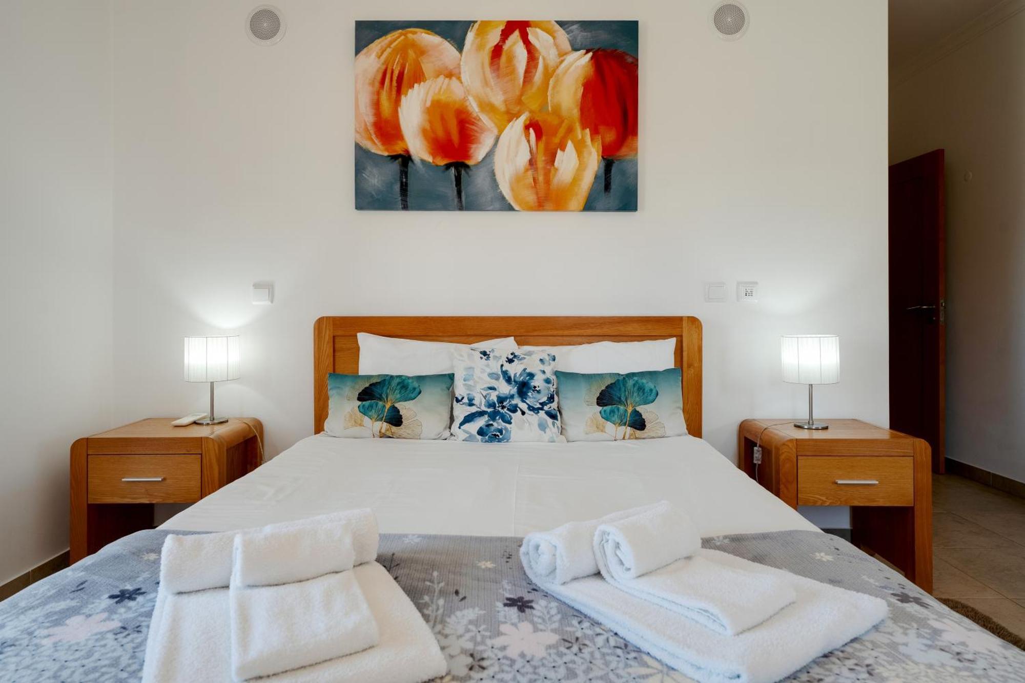 Spacious With Huge Terrace And Swimming Pool Apartamento