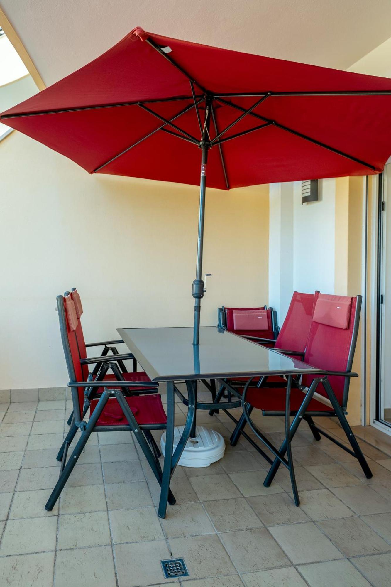 Apartamento Spacious With Huge Terrace And Swimming Pool