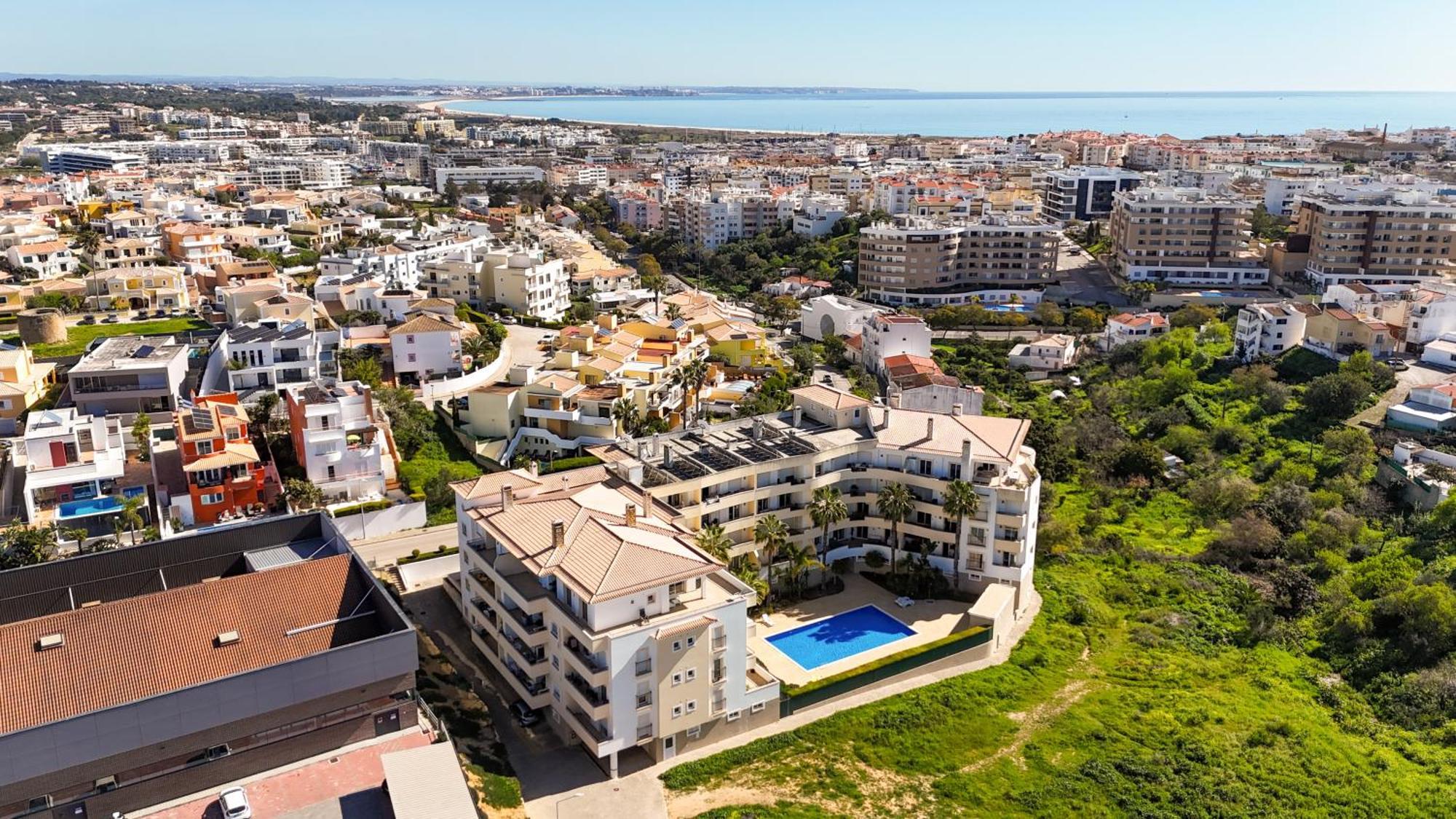 Spacious With Huge Terrace And Swimming Pool *