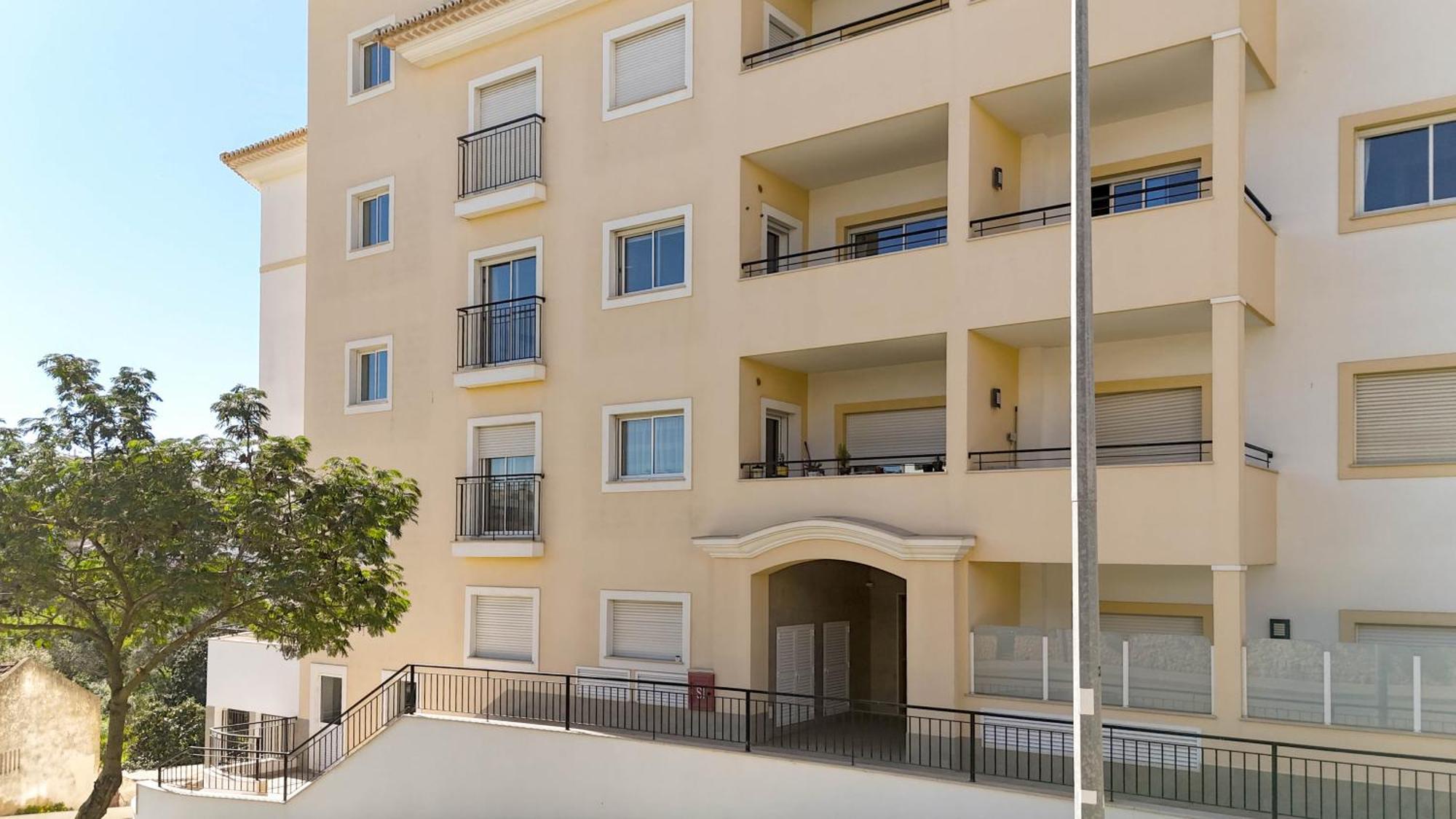 Spacious With Huge Terrace And Swimming Pool Apartamento