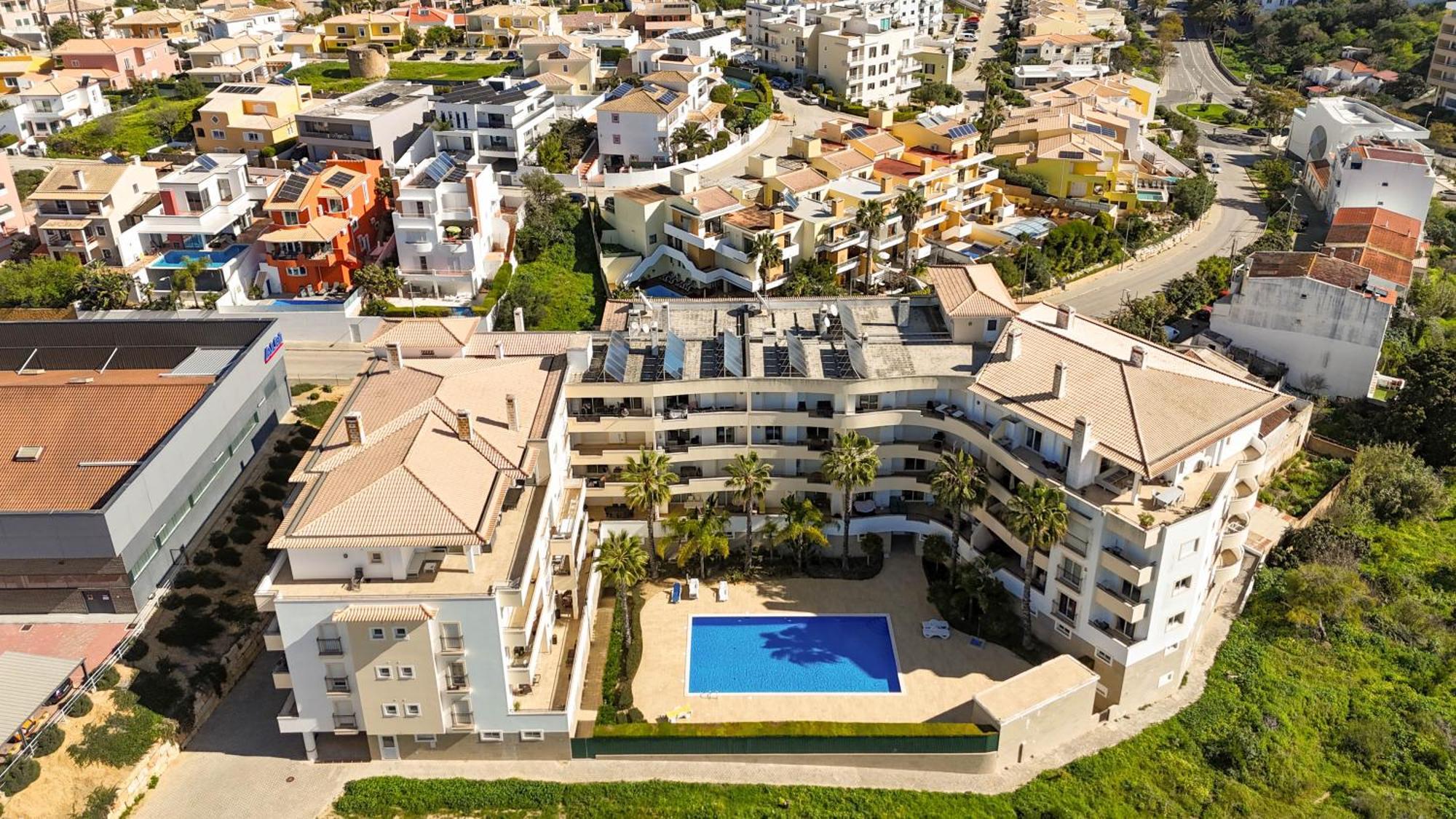 Spacious With Huge Terrace And Swimming Pool *