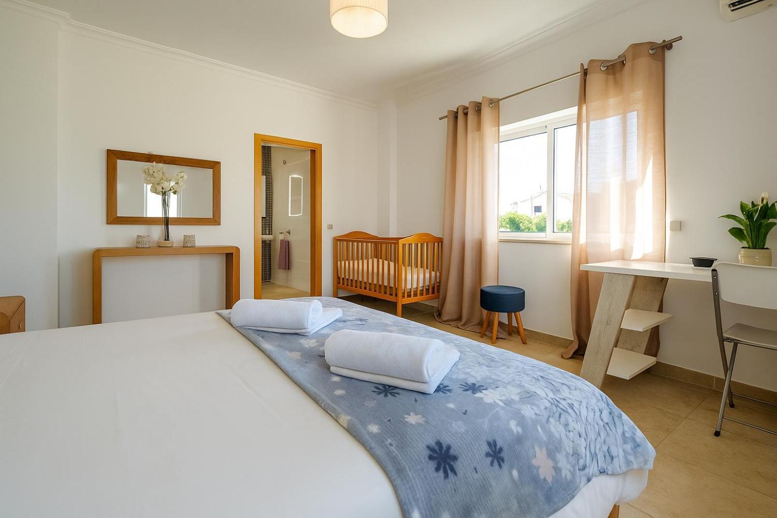 Spacious With Huge Terrace And Swimming Pool Apartment *