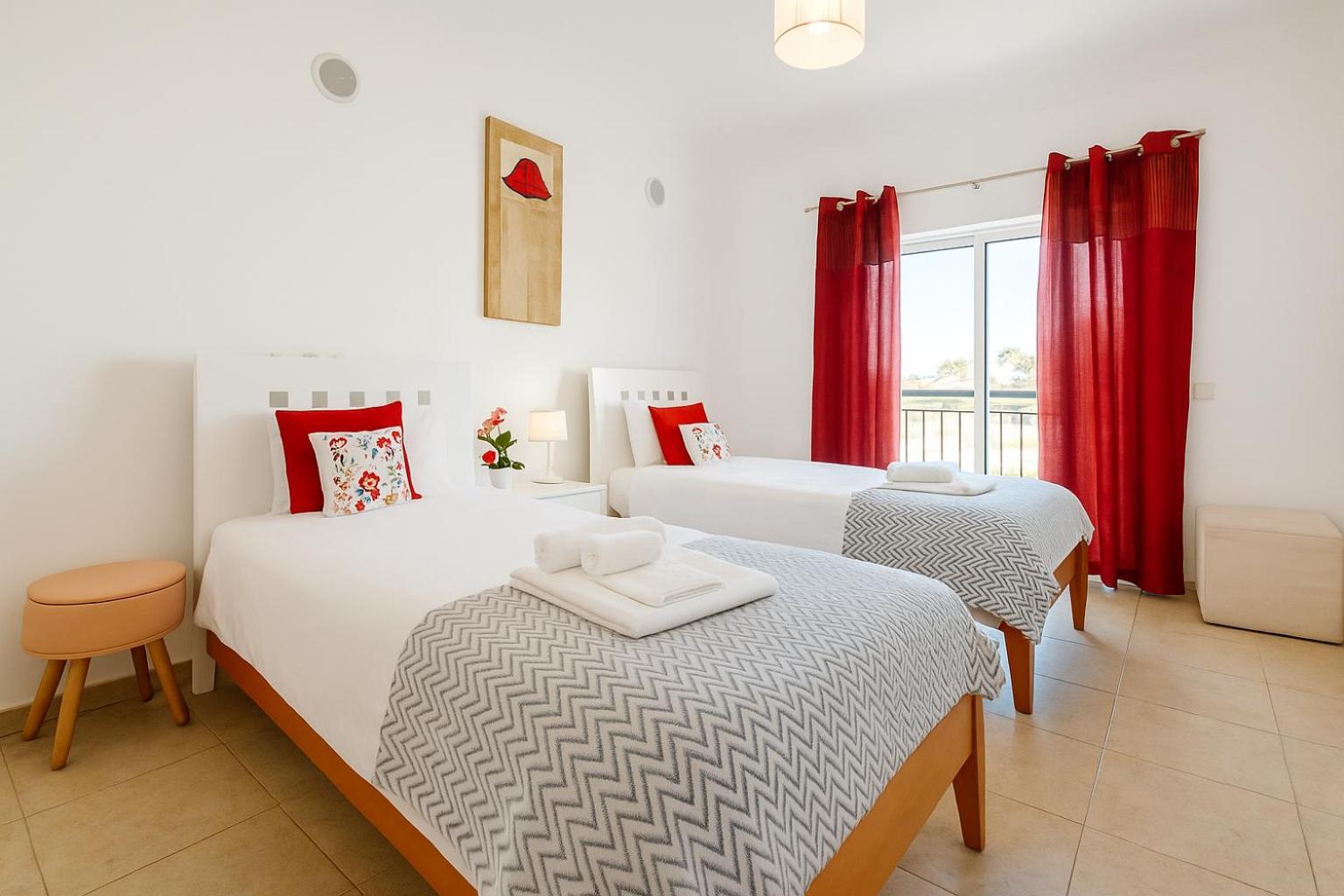 Apartment Spacious With Huge Terrace And Swimming Pool *